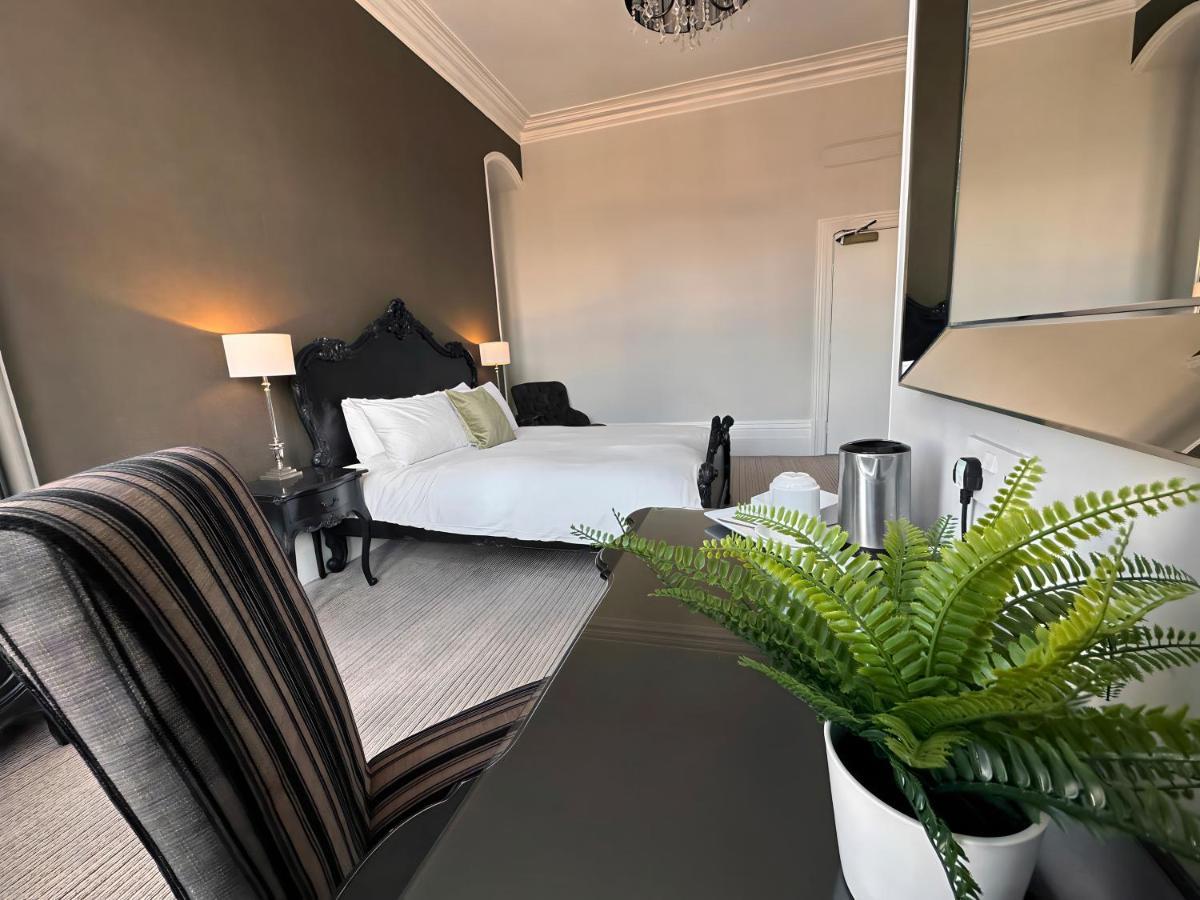 Station Lounge & Rooms Клитеро Екстериор снимка
