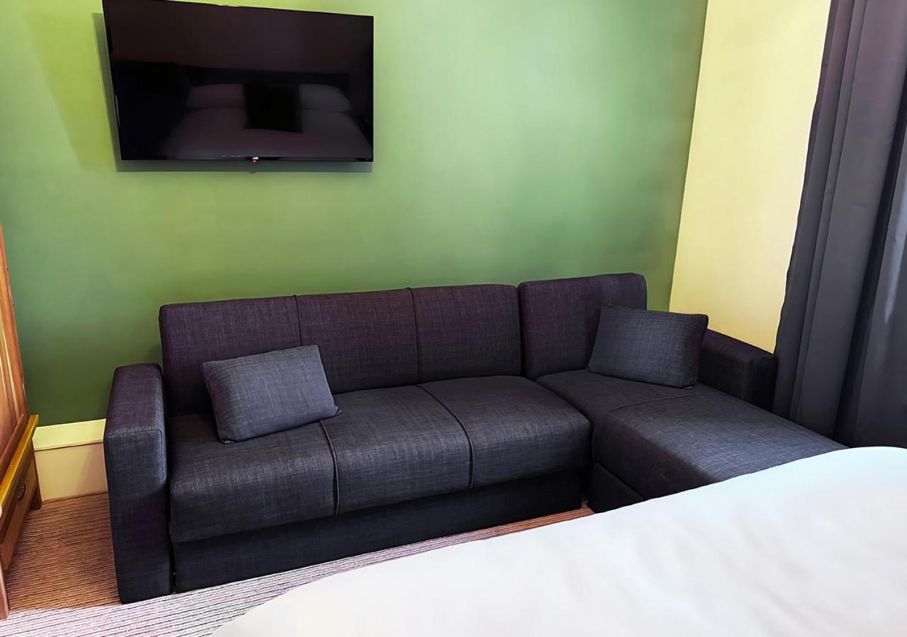 Station Lounge & Rooms Клитеро Екстериор снимка